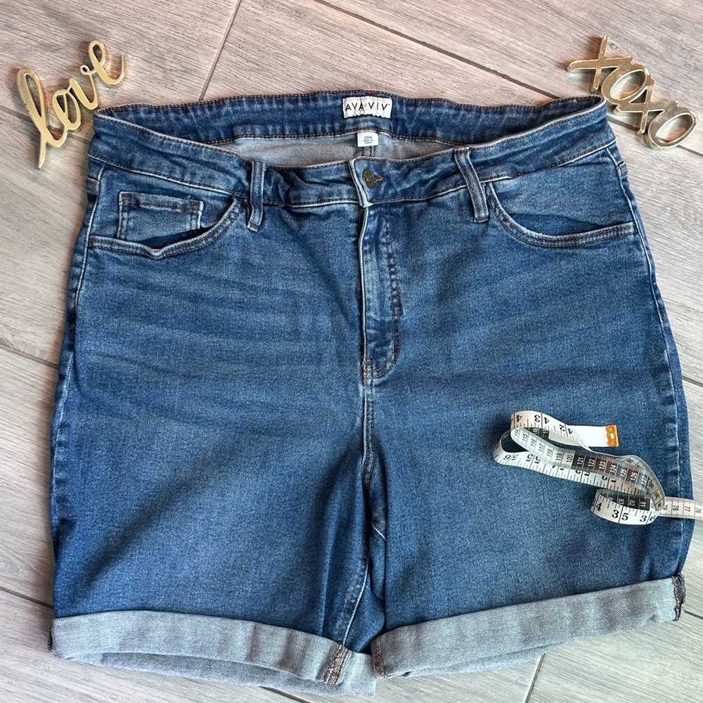 Ava & Viv Women's Blue Denim Shorts with Rolled Hems 20W